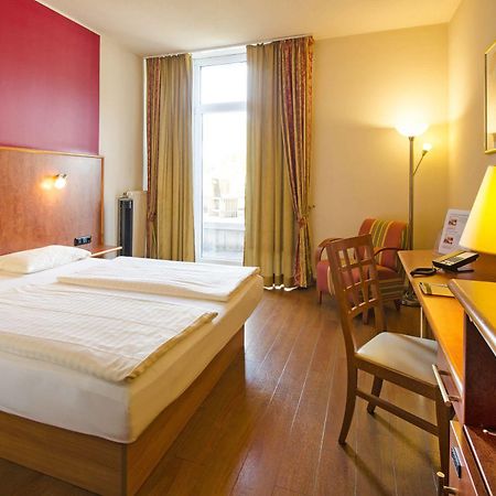 1, 2, Sleep Boardinghouse Unterschleissheim Zentrum Eksteriør bilde