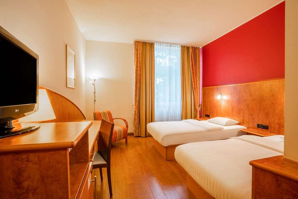 1, 2, Sleep Boardinghouse Unterschleissheim Zentrum Rom bilde