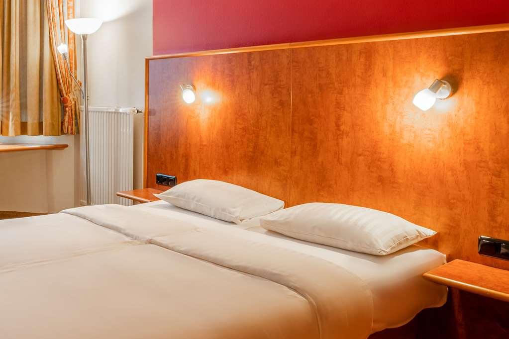 1, 2, Sleep Boardinghouse Unterschleissheim Zentrum Rom bilde