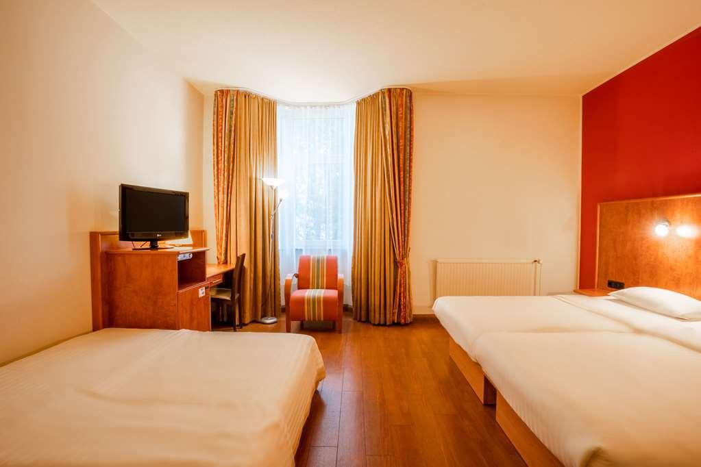 1, 2, Sleep Boardinghouse Unterschleissheim Zentrum Rom bilde