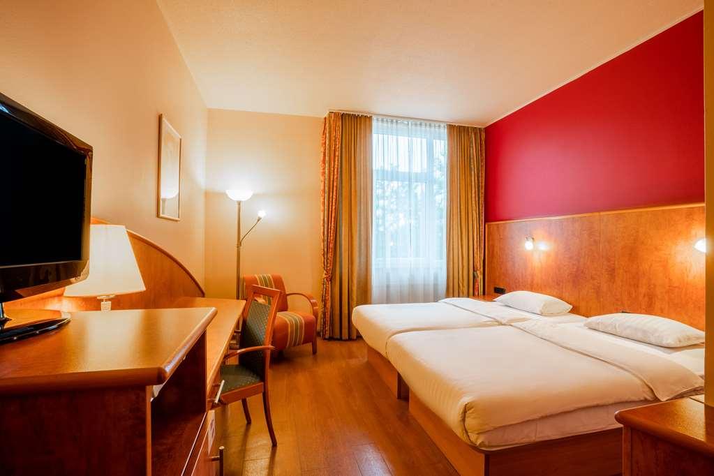 1, 2, Sleep Boardinghouse Unterschleissheim Zentrum Rom bilde