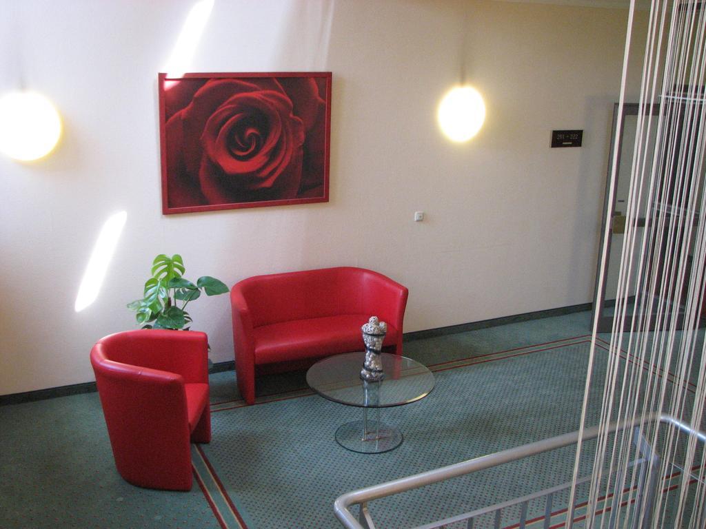 1, 2, Sleep Boardinghouse Unterschleissheim Zentrum Eksteriør bilde