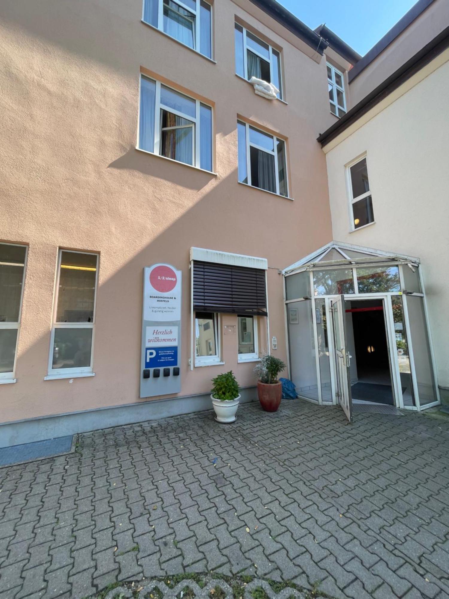 1, 2, Sleep Boardinghouse Unterschleissheim Zentrum Eksteriør bilde