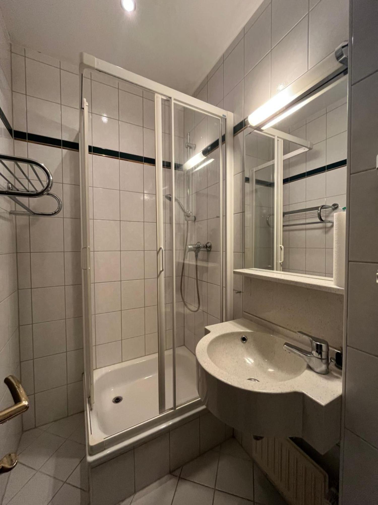 1, 2, Sleep Boardinghouse Unterschleissheim Zentrum Eksteriør bilde